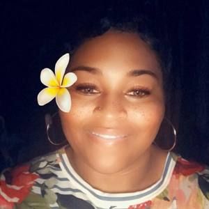 Meet your Posher, Dena